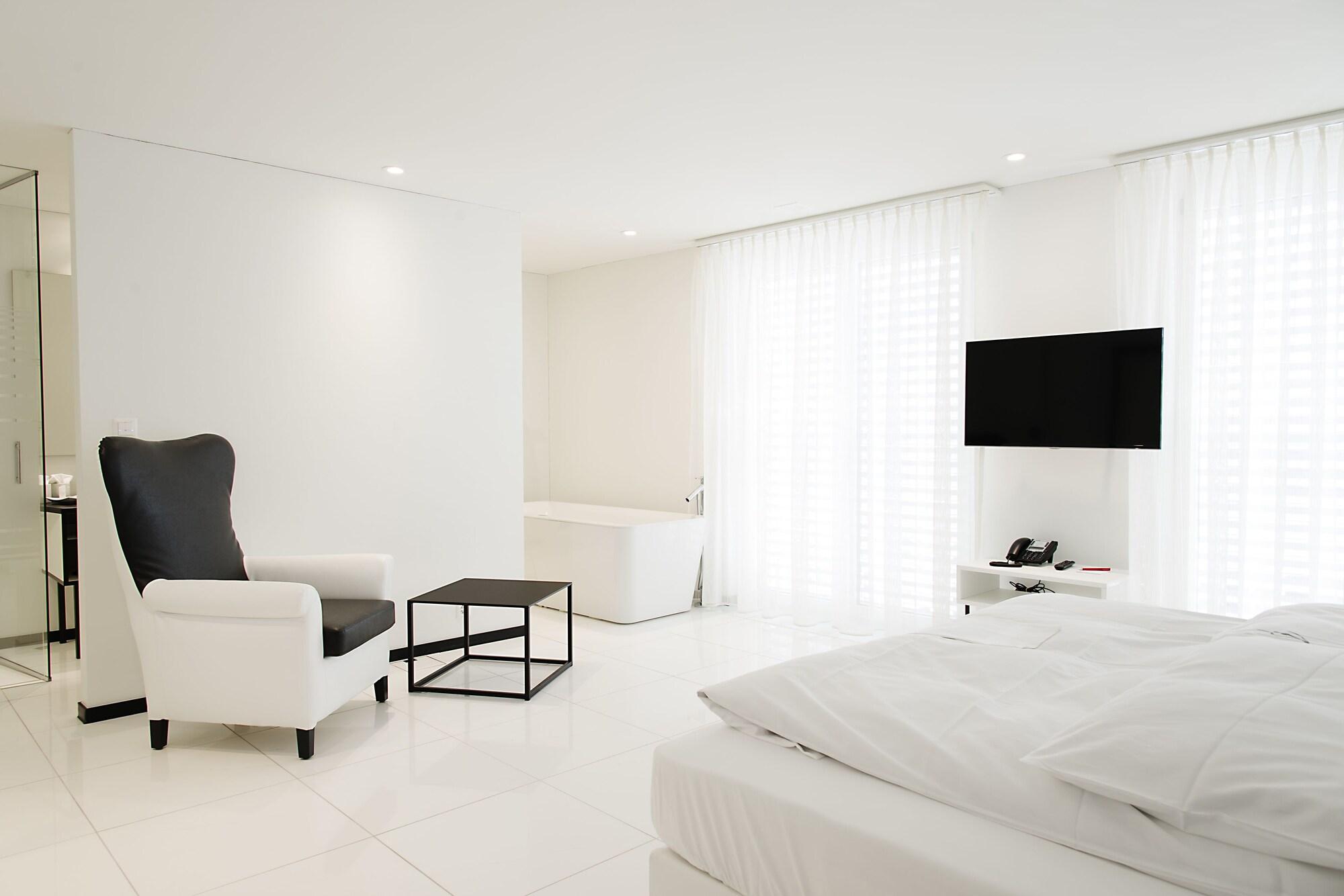 Residence Thessoni Home Zurich -Self Checkin -No Restaurants-Short&Longstay Regensdorf Exterior foto